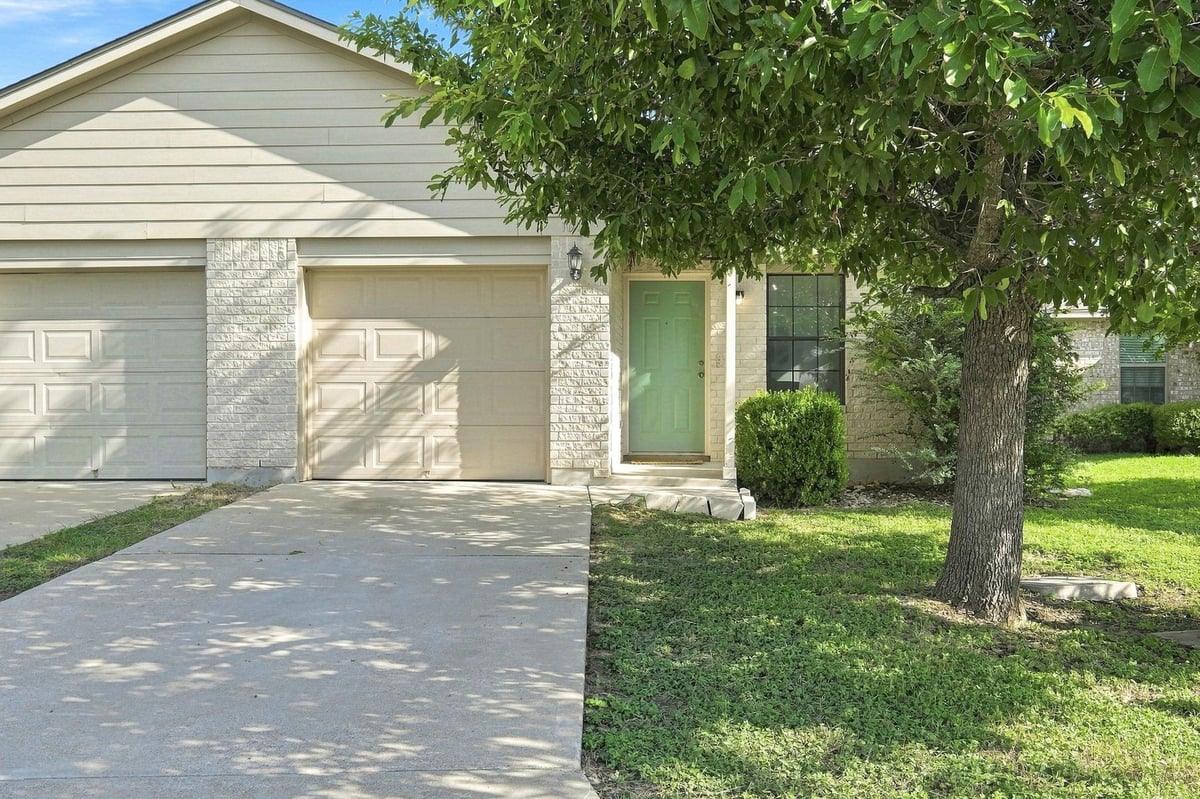 1017 Drovers CV - front exterior - Luxury home in Chisholm Park Sec 1, Georgetown, TX