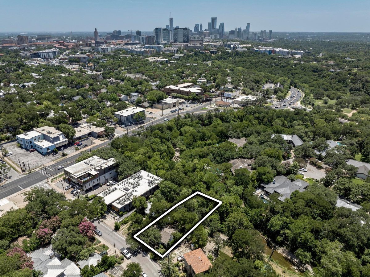 View 1017 W 31st St in Jones & Sedwick 1017 W 31st St - front exterior - Luxury lot in Jones & Sedwick, Austin, TX