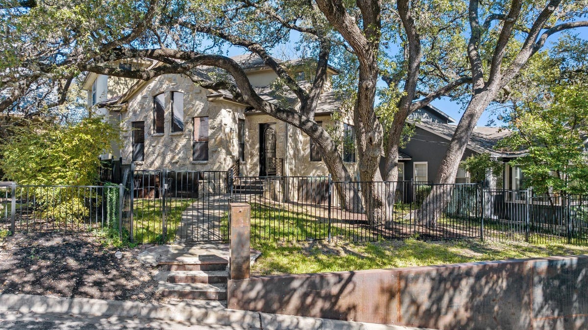 1018 Harwood Pl - front exterior - Luxury home in Travis Heights, Austin, TX