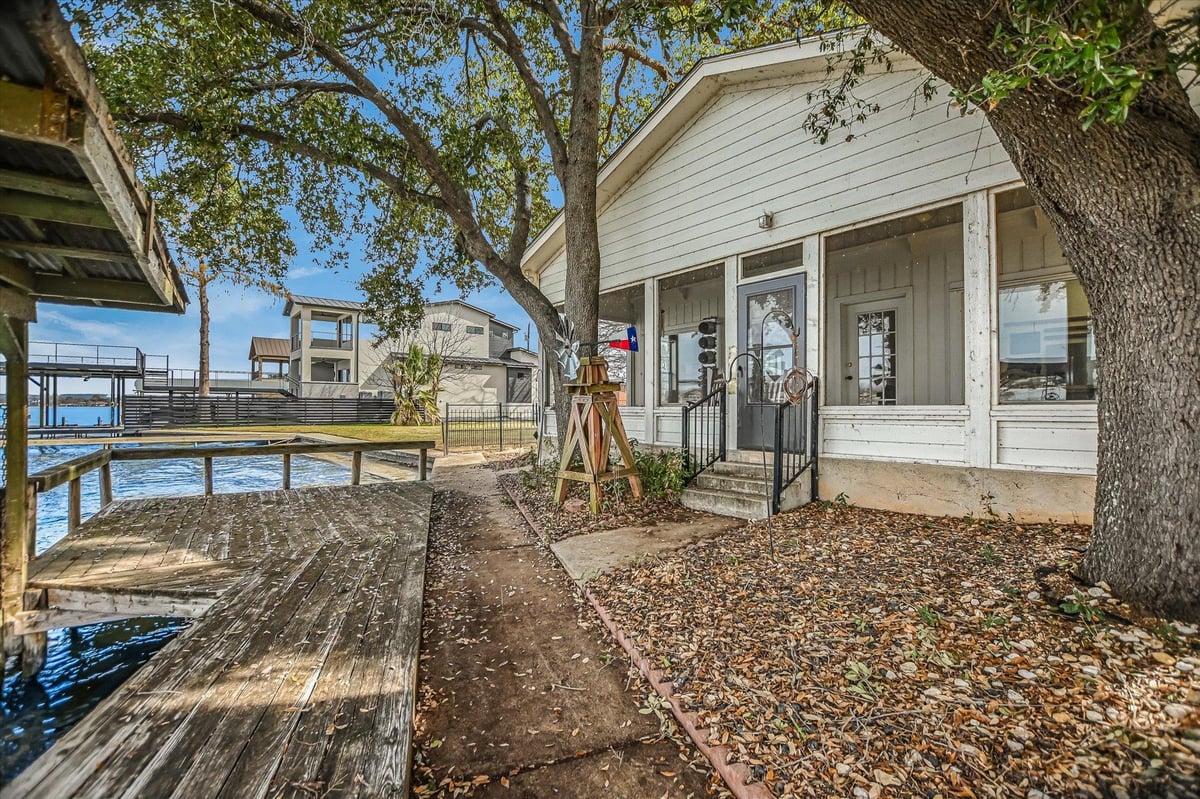Living area at 1018 Impala Dr - 3 bed 3 bath home