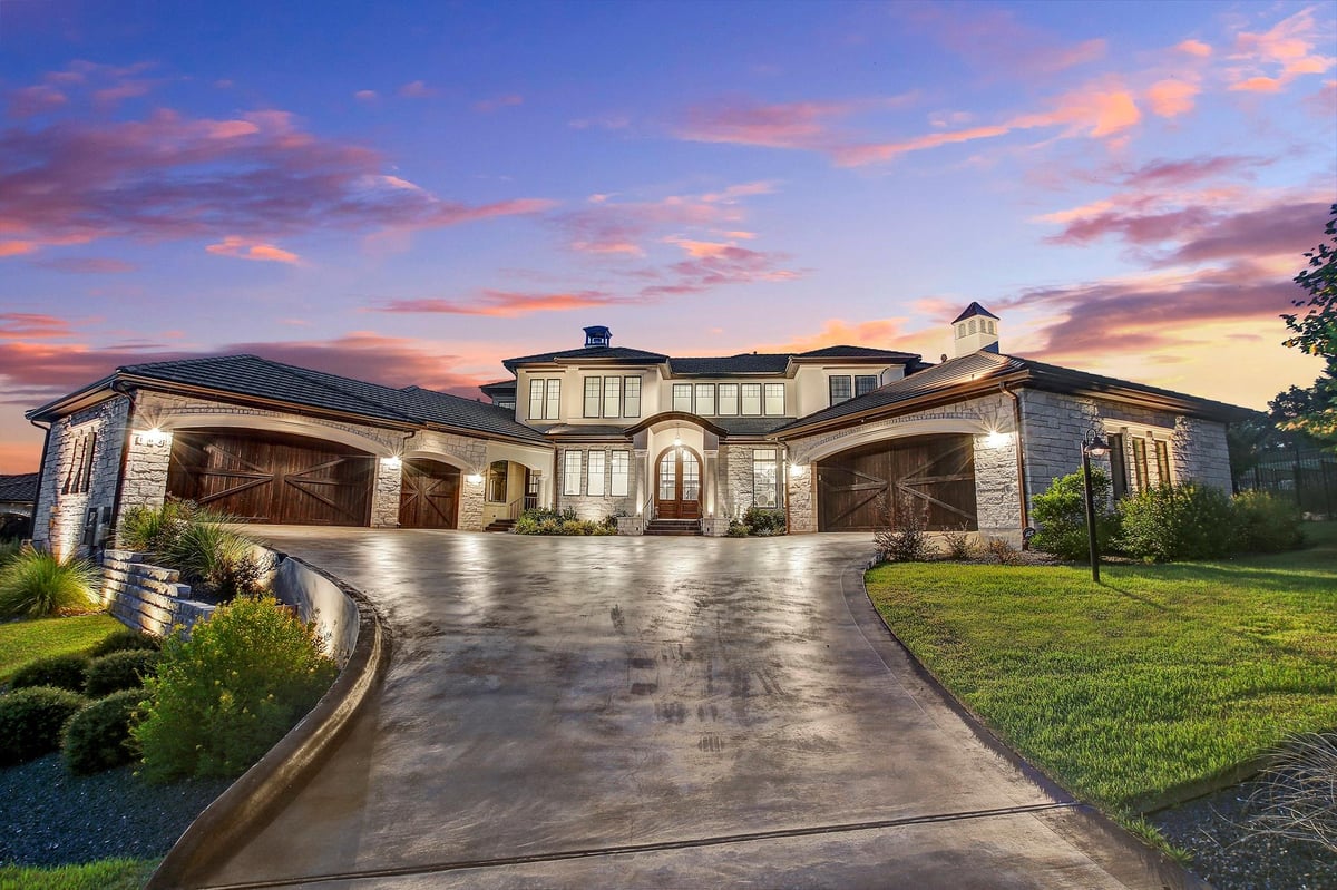 102 Canyon Turn Trl - front exterior - Luxury home in Rough Hollow, Austin, TX