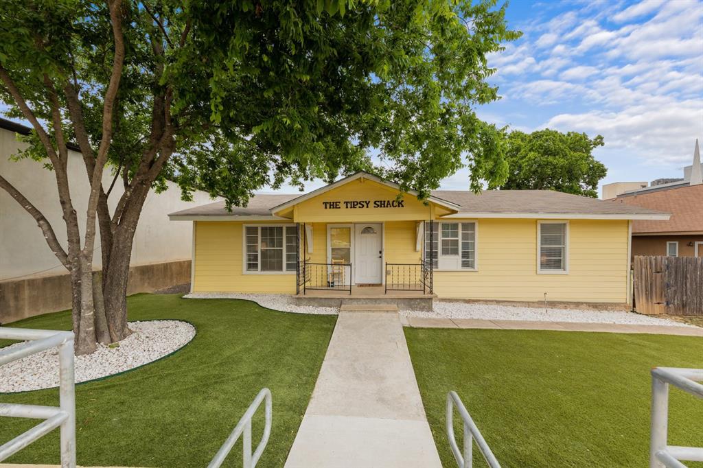 Primary bedroom at 102 E Liberty Ave - Round Rock City, Round Rock, TX