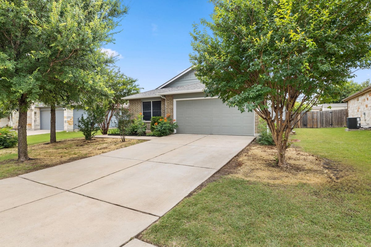 View 102 Esparza CT in GLENWOOD 102 Esparza CT - front exterior - Luxury home in GLENWOOD, Hutto, TX