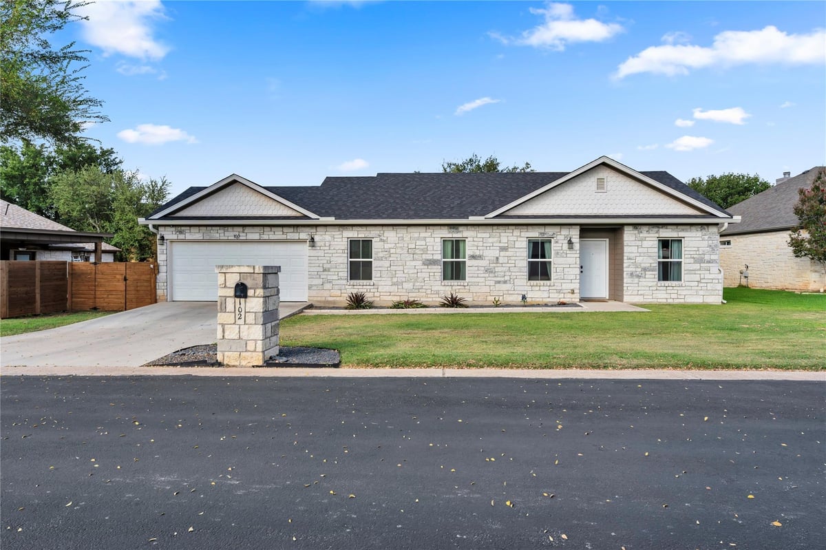 View 102 Fox CIR in Delaware Spgs 102 Fox CIR - property photo 1 - Luxury home in Delaware Spgs, Burnet, TX