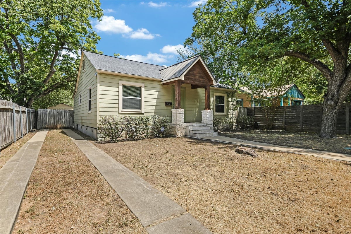 View 102 Franklin BLVD in Northfield Add 102 Franklin BLVD - property photo 1 - Luxury home in Northfield Add, Austin, TX