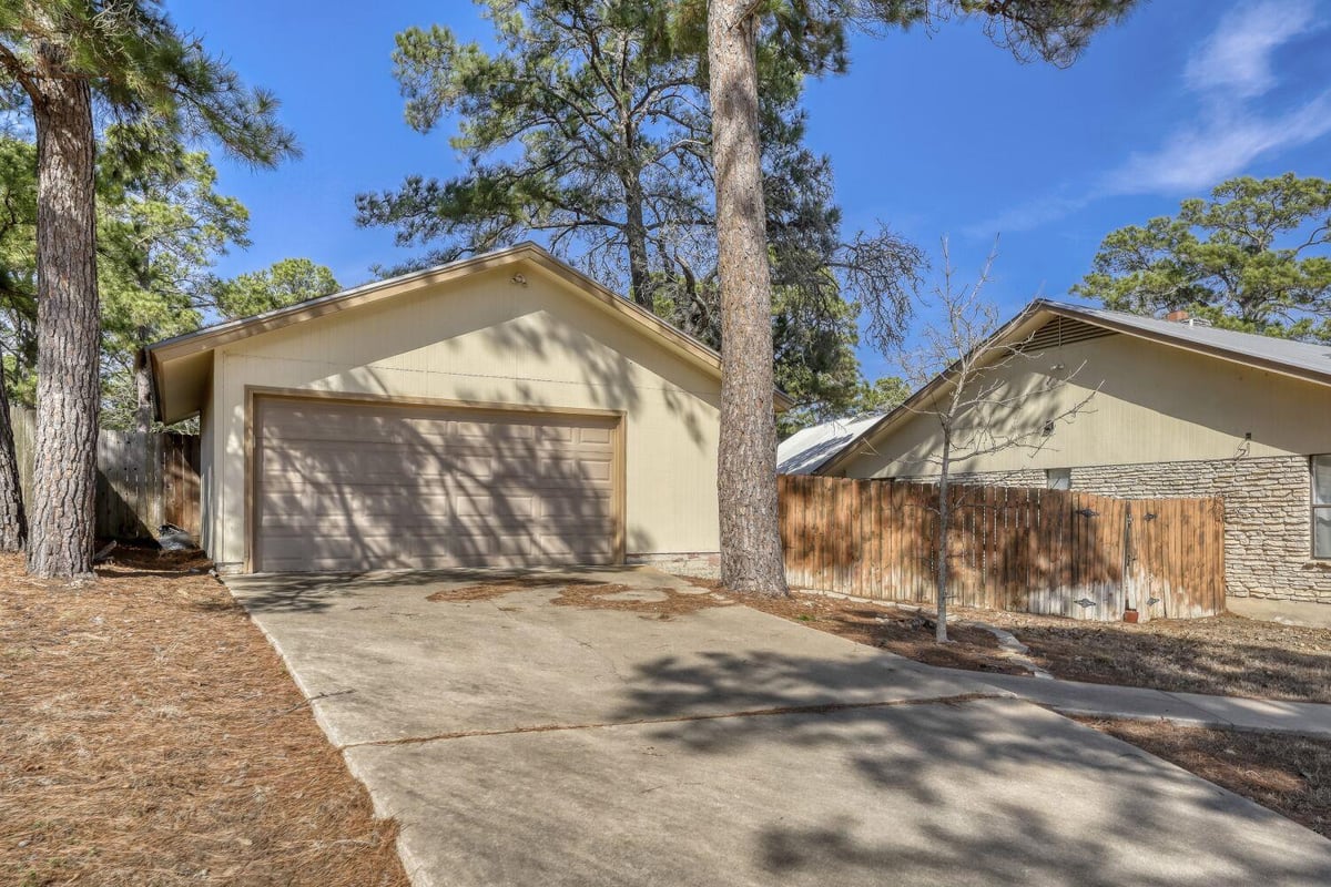 Primary bedroom at 102 Lei Ct - 3 bed 2 bath home