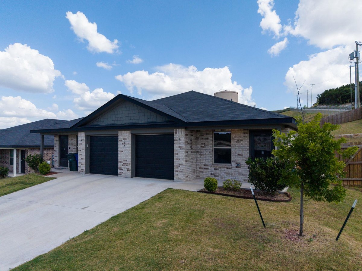 View 102 Lost TRL in The Valley at Great Hills Phase 1 102 Lost TRL - front exterior - Luxury home in The Valley at Great Hills Phase 1, Copperas Cove, TX