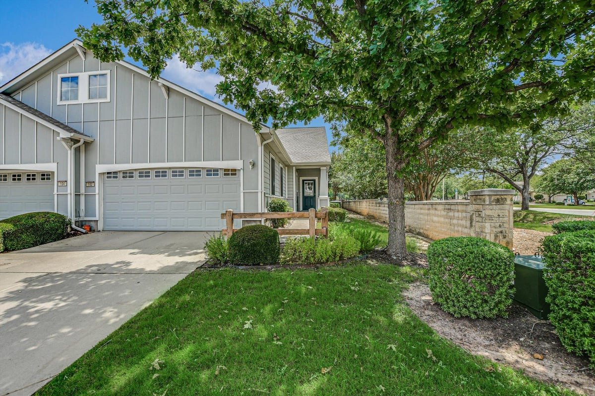 102 Portsmouth DR - front exterior - Luxury home in Sun City Georgetown Neighborhood 24 B2 Pud, Georgetown, TX