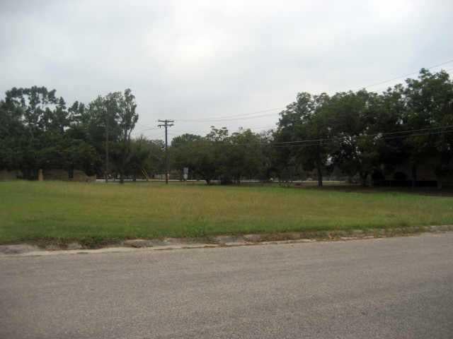 View 102 River Park DR 102 River Park DR - front exterior - Luxury lot in Luling, TX