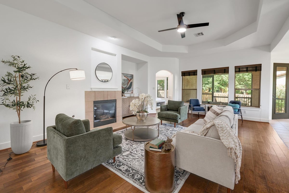 View 102 Rivulet Ln in Yaupon Ck Sec 1 Am Lt 13&15 Bl 102 Rivulet Ln - property photo 1 - Luxury home in Yaupon Ck Sec 1 Am Lt 13&15 Bl, Lakeway, TX