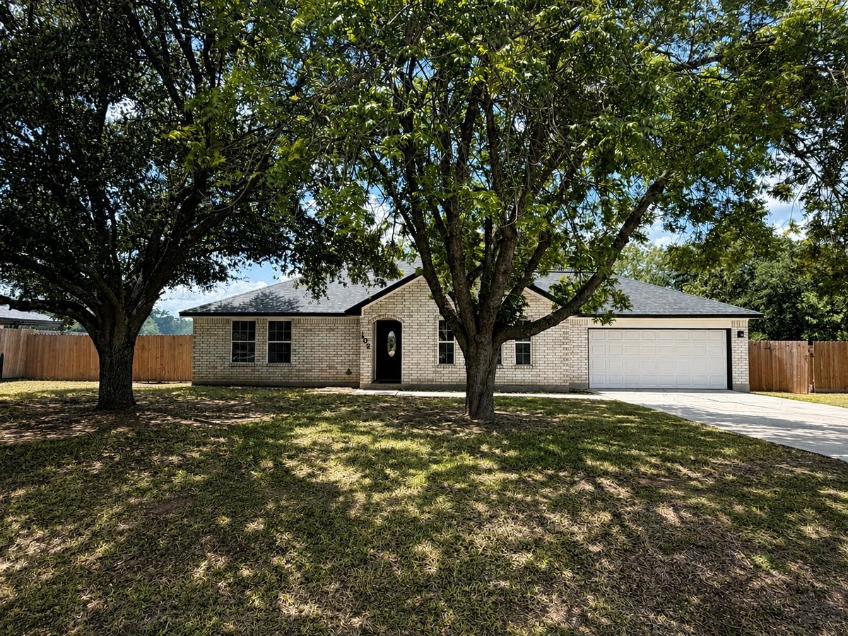 View 102 Sequoyah ST in Sequoyah Sec 3 102 Sequoyah ST - property photo 1 - Luxury home in Sequoyah Sec 3, Buda, TX