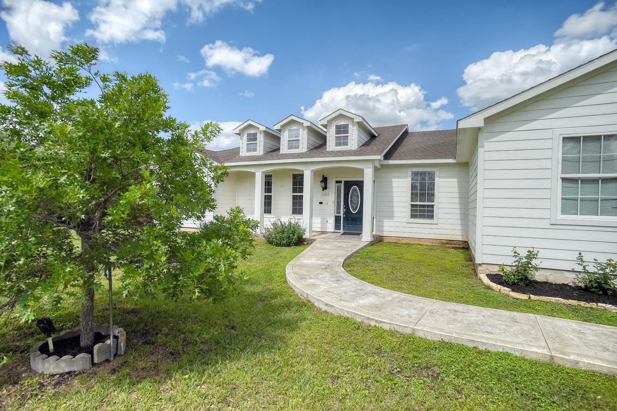 Kitchen at 102 W Oak Loop - 3 bed 2 bath home