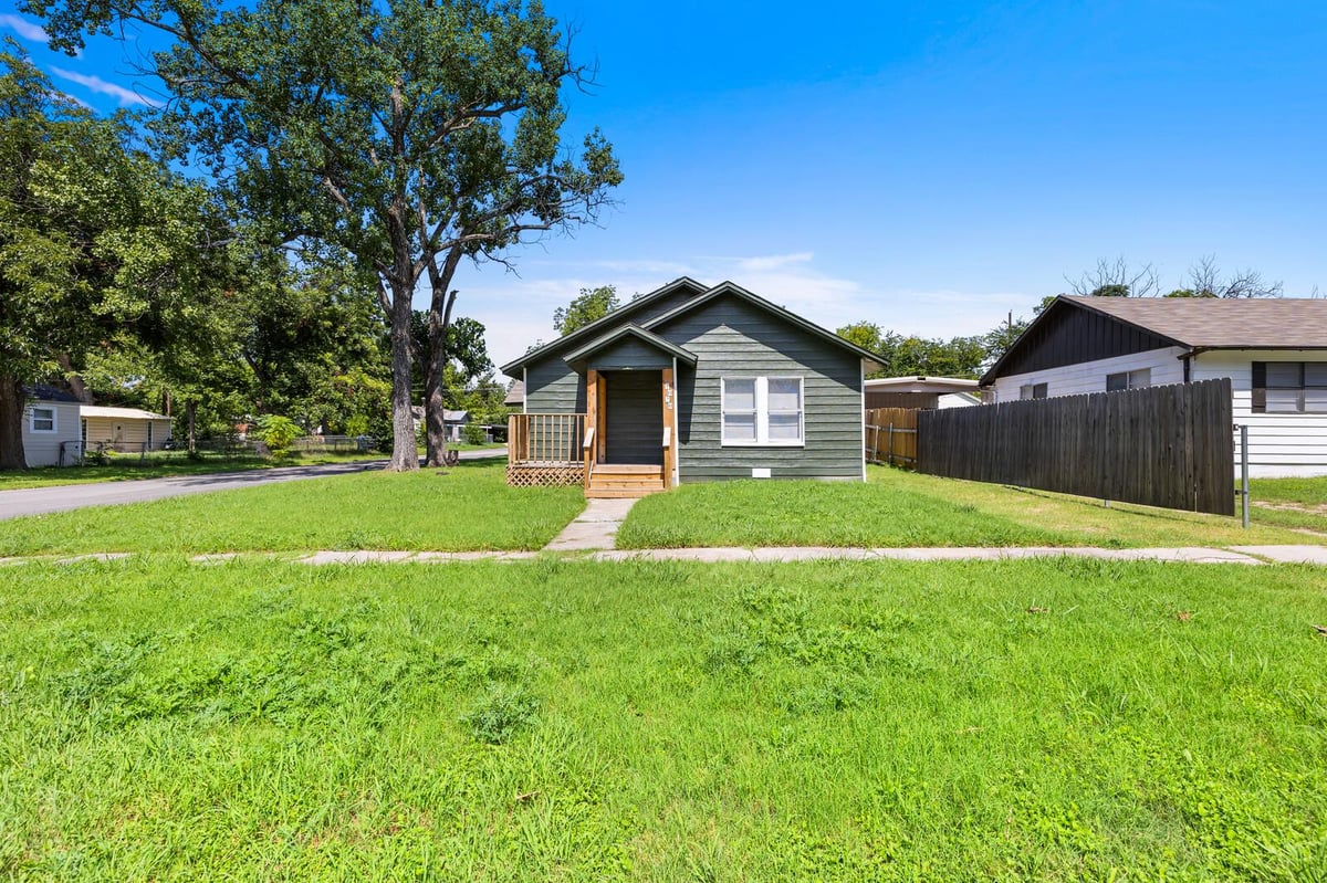 View 1020 S 23rd St in Tal-Coe Place 1020 S 23rd St - front exterior - Luxury home in Tal-Coe Place, Temple, TX