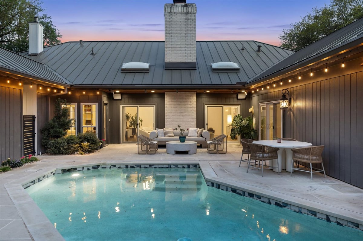10200 La Costa Dr - front exterior - Luxury home in Onion Creek Sec 05-B, Austin, TX