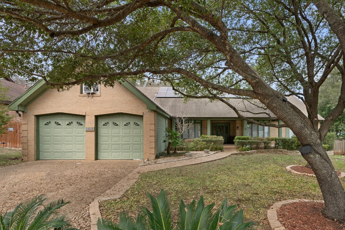 View 10202 La Costa DR in Onion Creek Sec 05-B 10202 La Costa DR - front exterior - Luxury home in Onion Creek Sec 05-B, Austin, TX