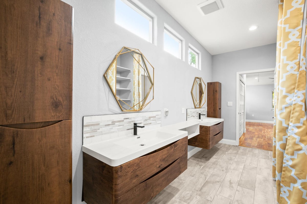 Primary bedroom at 10204 Oak Grove Cir - 3 bed 2 bath home