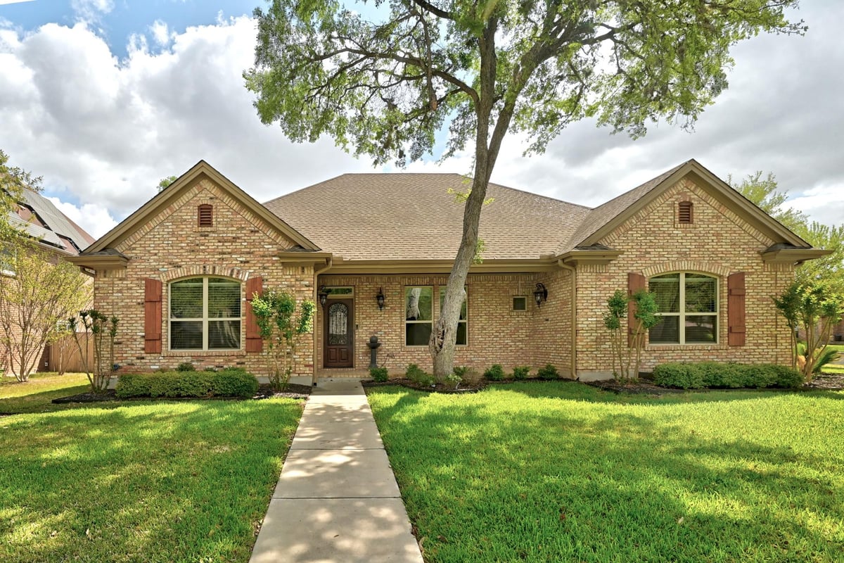 View 10205 Shinnecock Hills DR in Onion Creek Sec 06-A 10205 Shinnecock Hills DR - property photo 1 - Luxury home in Onion Creek Sec 06-A, Austin, TX