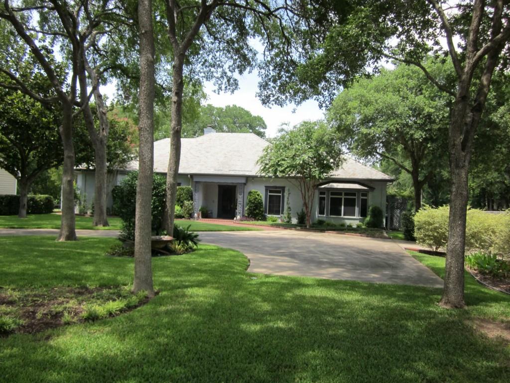 View 10210 Pinehurst Dr in Onion Creek Sec 05-B 10210 Pinehurst Dr - front exterior - Luxury home in Onion Creek Sec 05-B, Austin, TX
