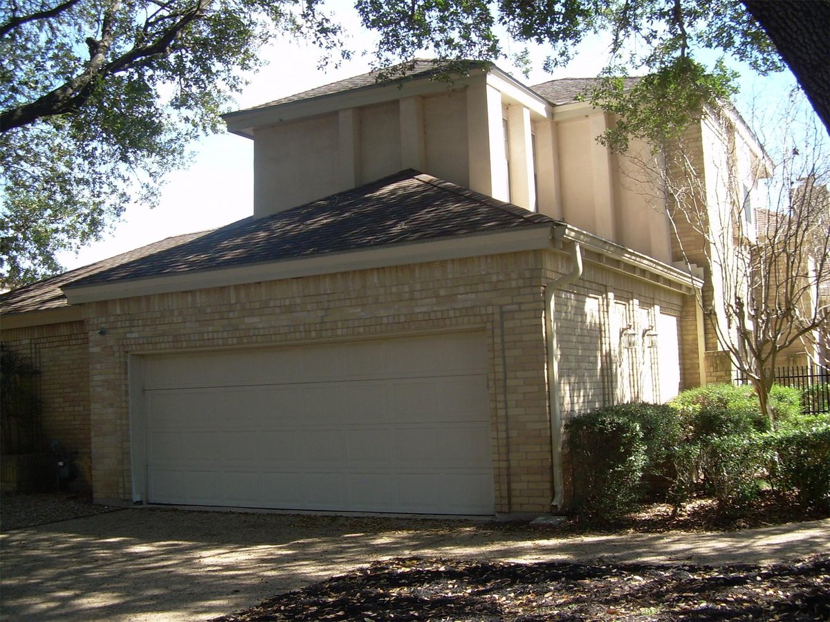Living area at 10215 River Plantation Dr Unit #B - 3 bed 2 bath home