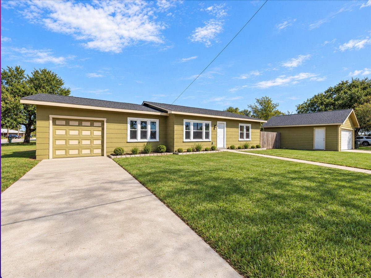 View 1023 E Houston ST in Giddings 1023 E Houston ST, photo 1 of 19, Giddings, Giddings, TX