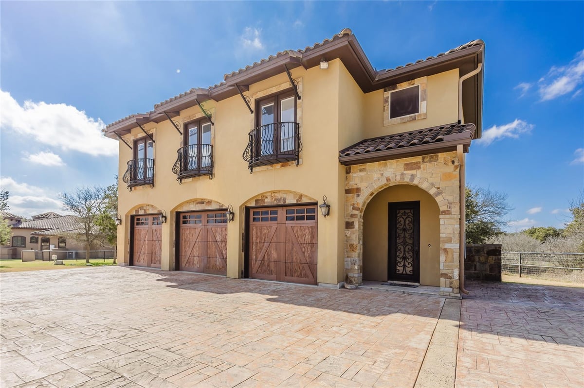 Kitchen at 1024 Spanish Trl - 7 bed 4 bath home