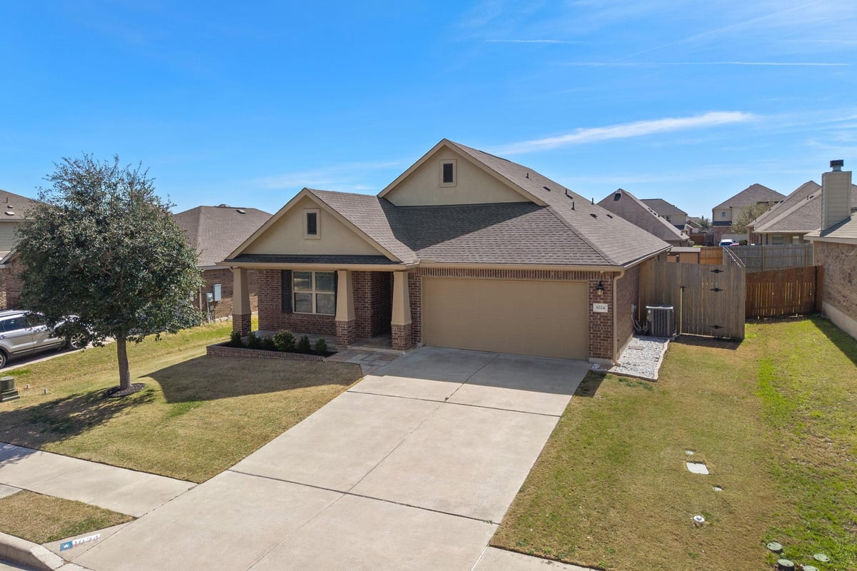 View 1024 Wolcott Dr in Savanna Ranch Sec 3 1024 Wolcott Dr - property photo 1 - Luxury home in Savanna Ranch Sec 3, Leander, TX