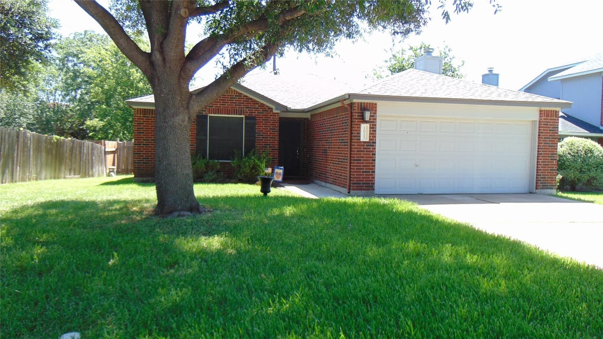 View 1025 Mohican in Eagle Rdg Sec 06 1025 Mohican - front exterior - Luxury home in Eagle Rdg Sec 06, Round Rock, TX