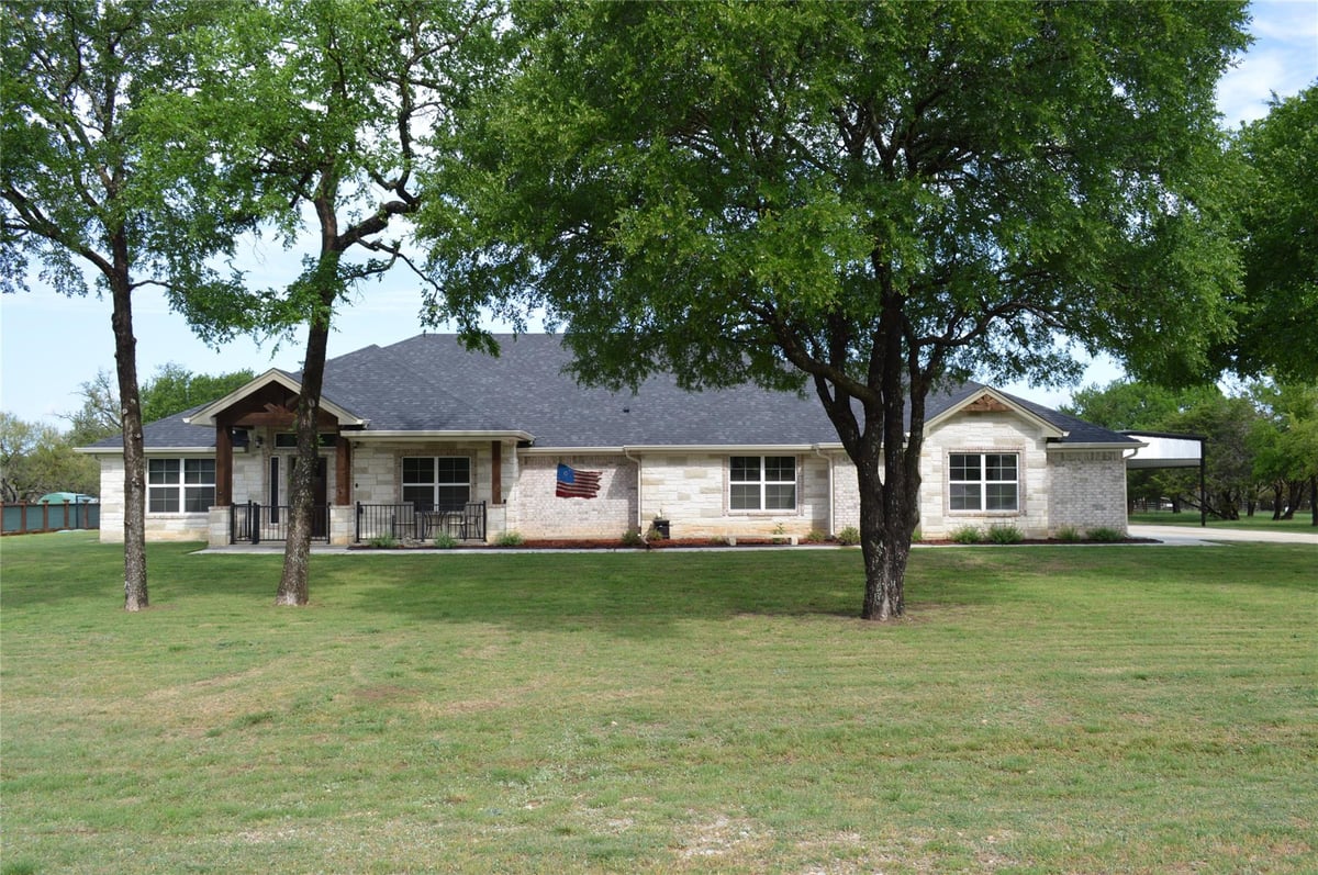 1026 County Road 3152 - front exterior - Luxury home in Lampasas River Place Phase Two, Kempner, TX