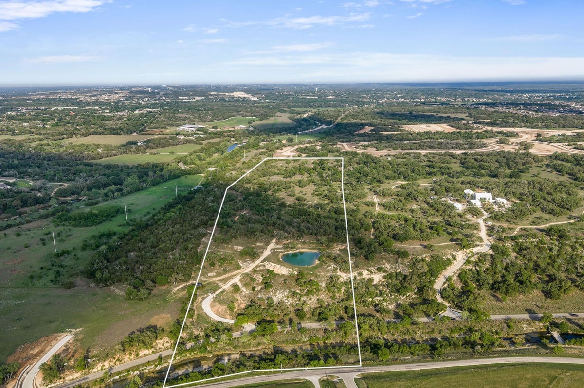 Living area at 103-205 Mount Gainor Rd - Mesa Del Arroyo, Dripping Springs, TX