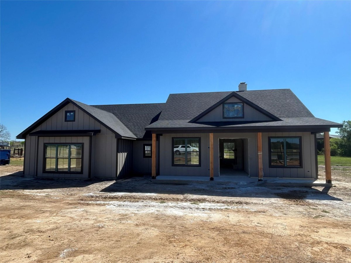 View 103 Pueblo Dr in Kachina Vista 103 Pueblo Dr - front exterior - Luxury home in Kachina Vista, Caldwell, TX