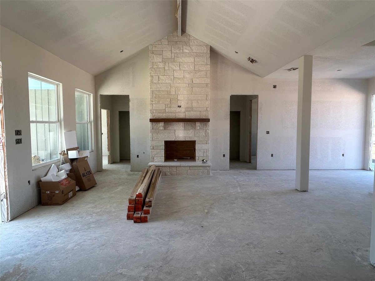 Living area at 103 Pueblo Dr - 3 bed 2 bath home