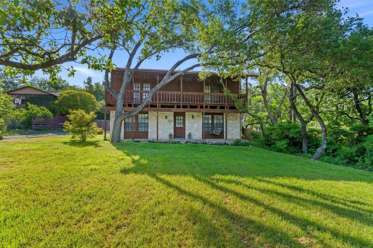 View 103 S Laurelwood Dr S in LAKE RIDGE ESTATES SEC 3 103 S Laurelwood Dr S - front exterior - Luxury home in LAKE RIDGE ESTATES SEC 3, Austin, TX