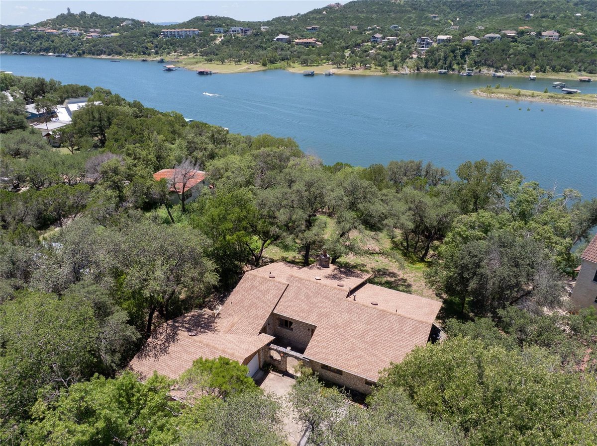 View 10314 W Darleen DR in Trails End 10314 W Darleen DR - property photo 1 - Luxury home in Trails End, Leander, TX