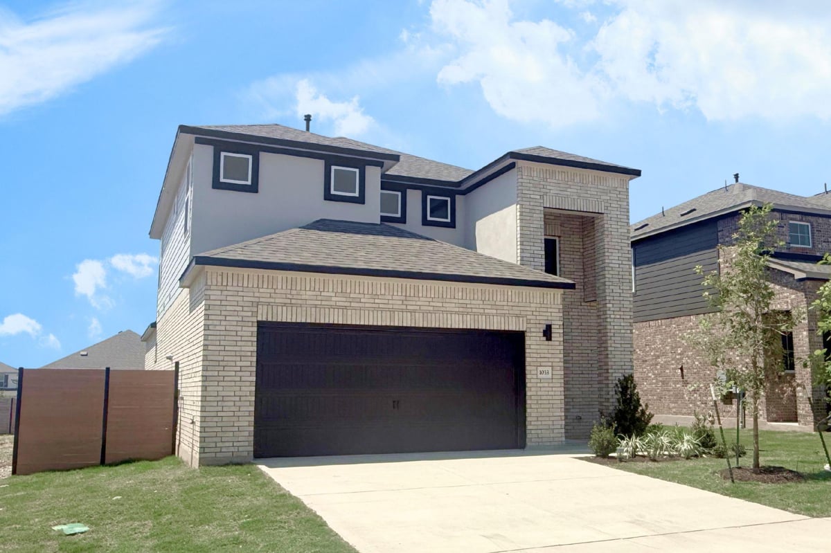 1033 Stonehill DR - front exterior - Luxury home in Highland Village, Georgetown, TX
