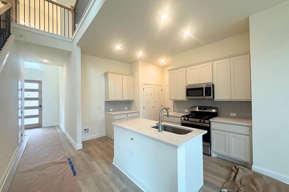 Living area at 1033 Stonehill Dr - 3 bed 2 bath home