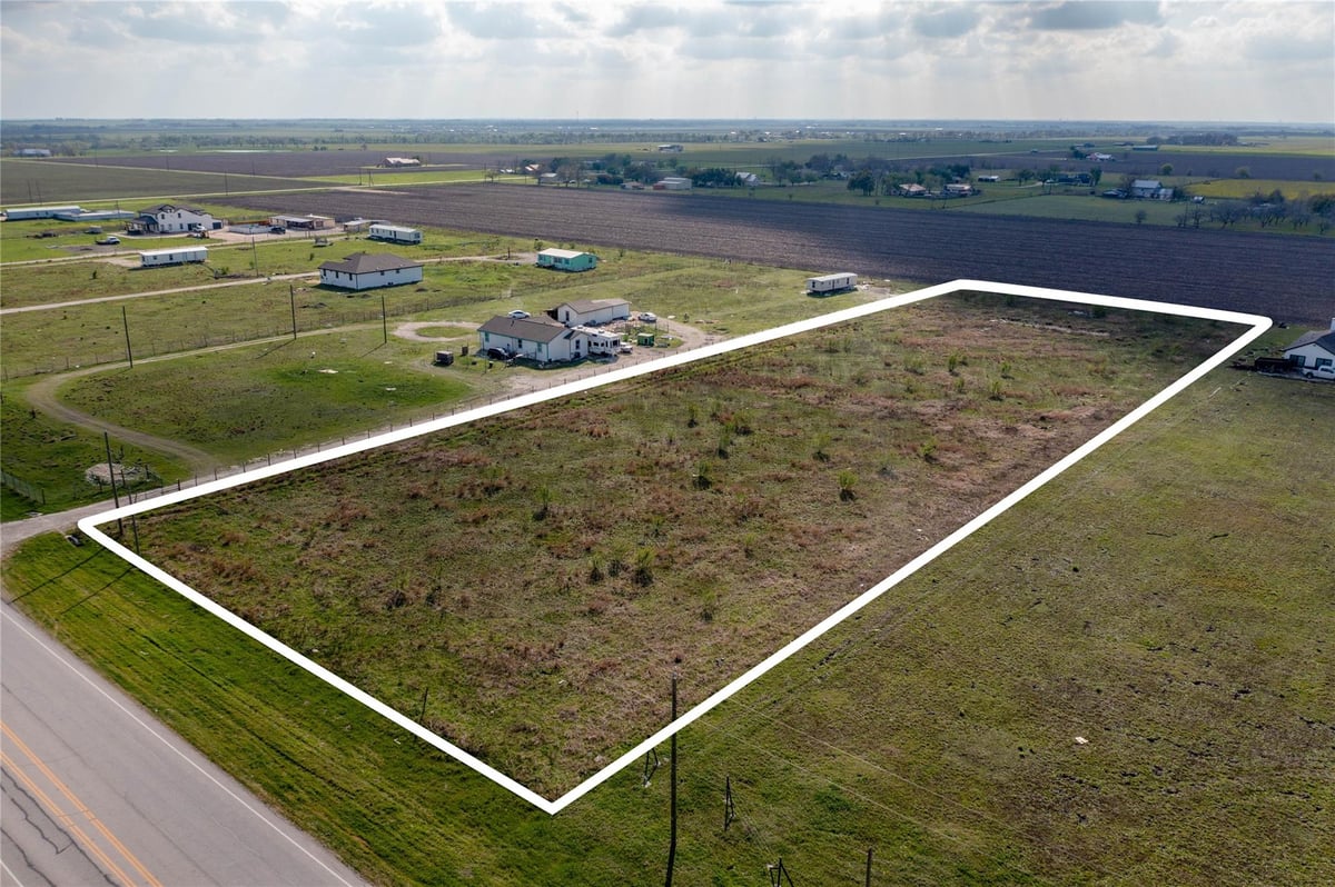 View 10330 S State Highway 95 in Coupland Estates 10330 S State Highway 95 - front exterior - Luxury lot in Coupland Estates, Taylor, TX
