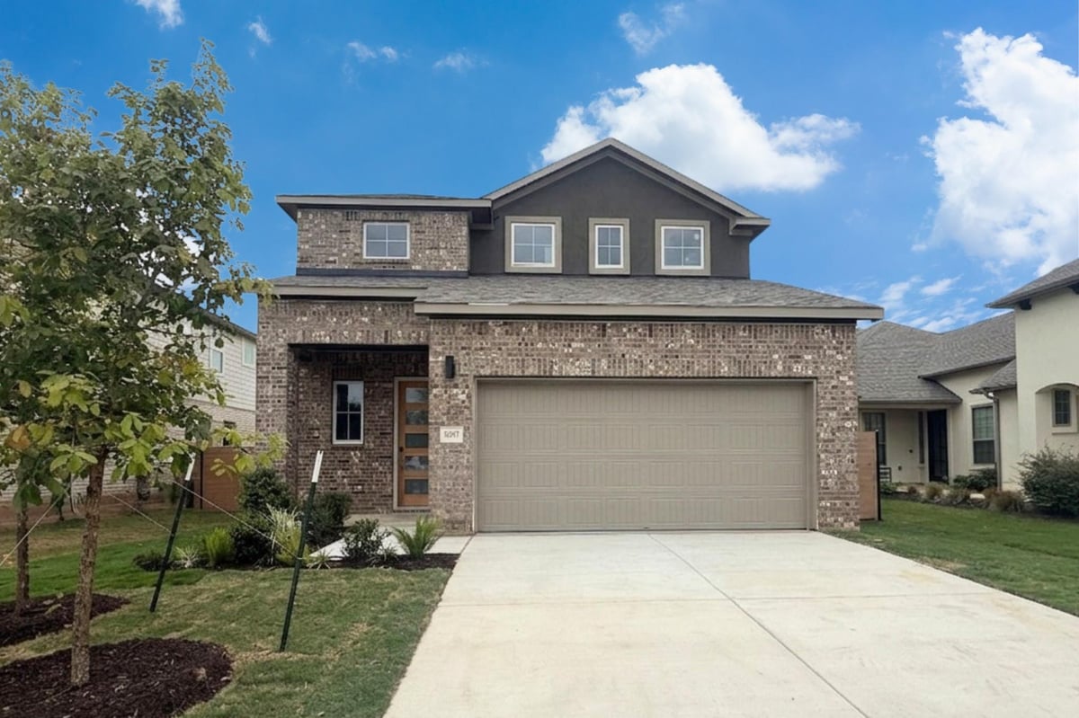 1037 Stonehill Dr - front exterior - Luxury home in Highland Village, Georgetown, TX