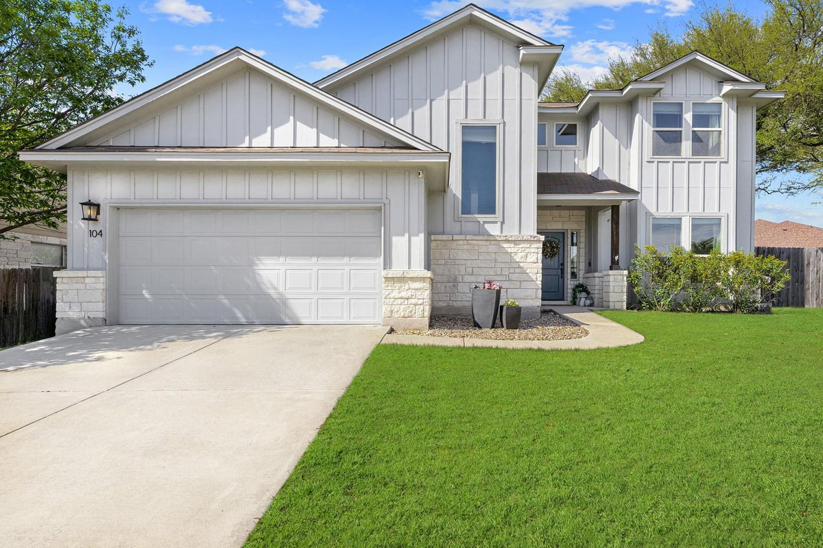 View 104 Carmen Cv in Highland Oaks 104 Carmen Cv - front exterior - Luxury home in Highland Oaks, Burnet, TX