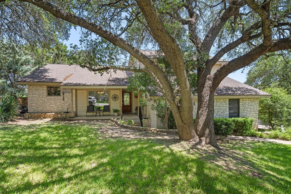 104 El Norte CT - front exterior - Luxury home in Lakeway Sec 26, Lakeway, TX
