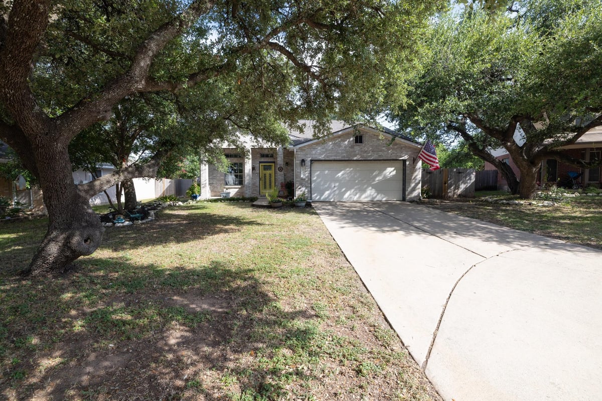 View 104 Grant CT in Horizon Park Sec 2 104 Grant CT - front exterior - Luxury home in Horizon Park Sec 2, Leander, TX