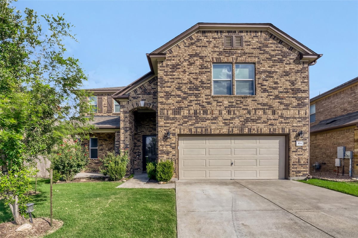 104 Kavanaugh ST - front exterior - Luxury home in Morningstar Ph 1 Sec 1, Georgetown, TX