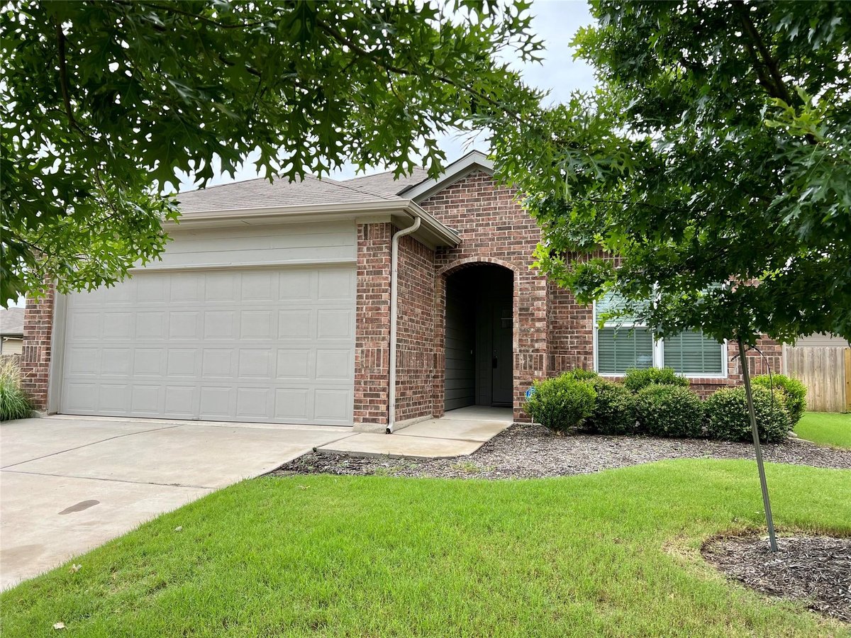 104 Lassy CV - property photo 1 - Luxury home in Westhaven Ph 2, Georgetown, TX