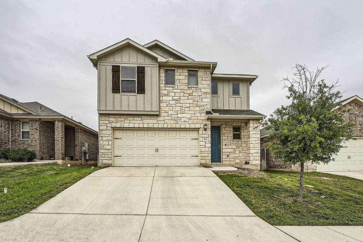 104 Red Cedar CT - front exterior - Luxury home in Morningstar Ph 2 Sec 4 5, Georgetown, TX