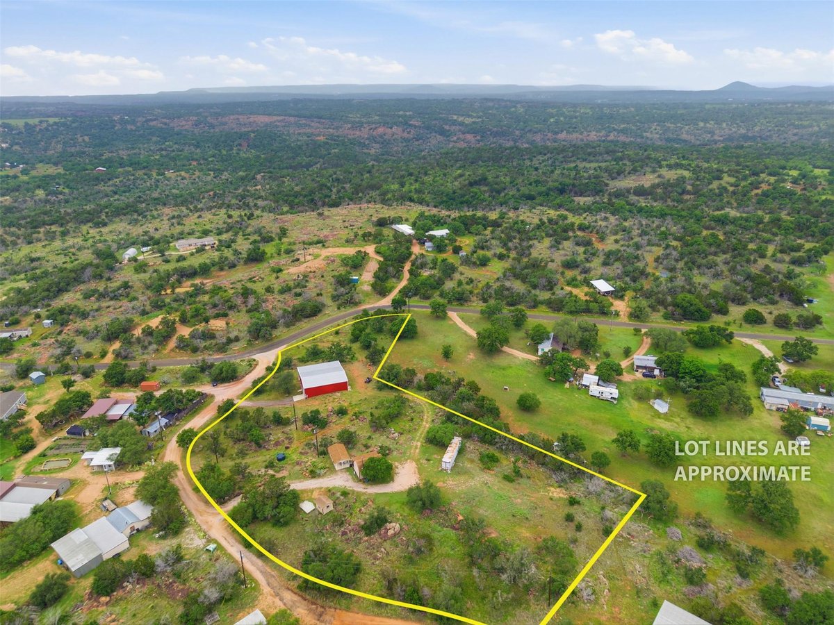 View 104 Ridge Rd in Spring Creek Hills 104 Ridge Rd - front exterior - Luxury home in Spring Creek Hills, Burnet, TX