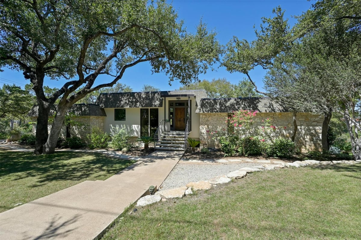 View 104 W Canyon Cir in Bluffington Sec 02 104 W Canyon Cir - front exterior - Luxury home in Bluffington Sec 02, Austin, TX