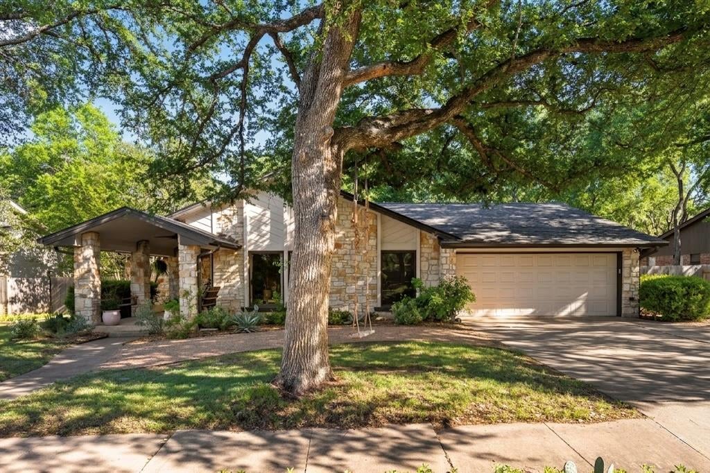 View 10405 Mourning Dove DR in Woodland Village Anderson Mill Sec 02 Ph 02 10405 Mourning Dove DR - property photo 1 - Luxury home in Woodland Village Anderson Mill Sec 02 Ph 02, Austin, TX