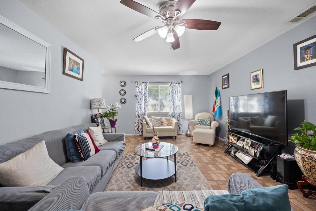 Primary bedroom at 10406 Little Pebble Dr - Brook Meadow, Austin, TX