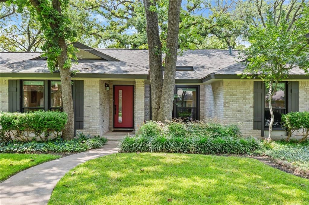 View 10415 Mourning Dove Dr in Woodland Village Anderson Mill Sec 02 Ph 02 10415 Mourning Dove Dr - front exterior - Luxury home in Woodland Village Anderson Mill Sec 02 Ph 02, Austin, TX