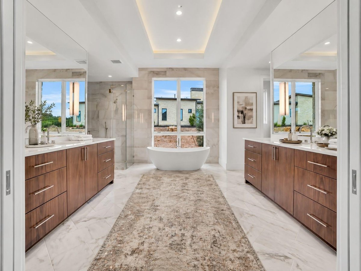 Kitchen at 1043 Overlook Pkwy - 4 bed 4 bath home