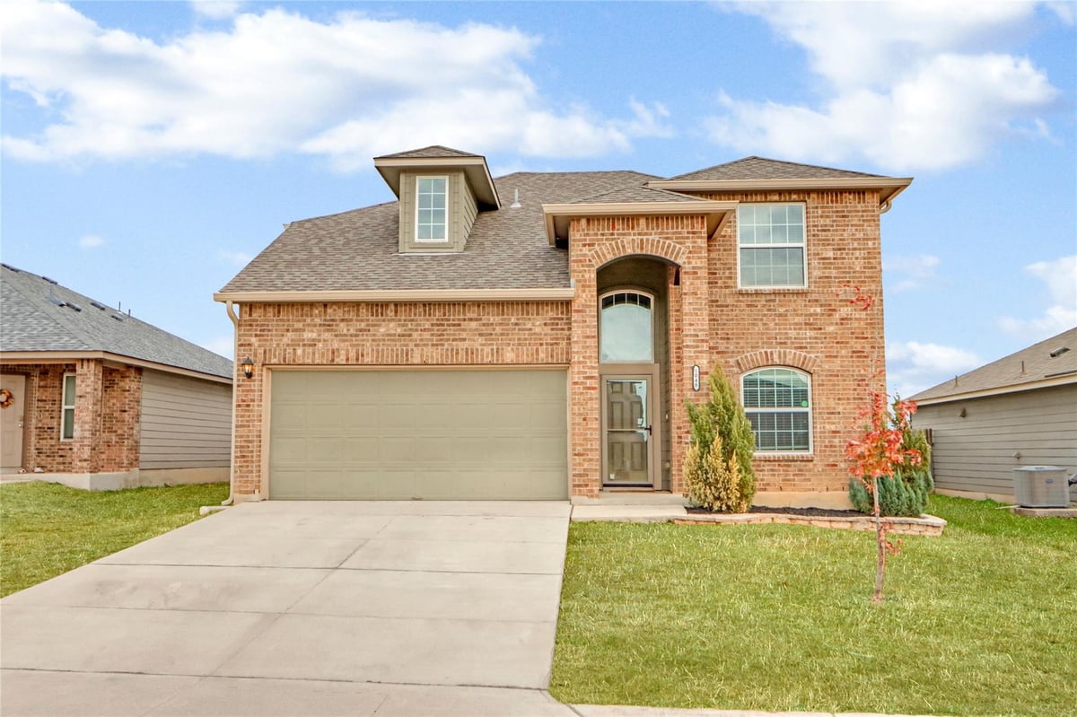 View 1048 Dumfries Dr in Meadows Nolte Farms Ph# 2 T 1048 Dumfries Dr - property photo 1 - Luxury home in Meadows Nolte Farms Ph# 2 T, Seguin, TX